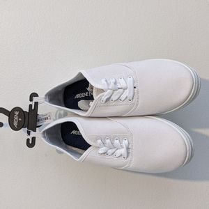 Ardene|Mat+ Woman's White Yoga Flats Size 9